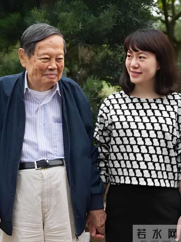 翁帆首次发声追忆杨振宁，数次哽咽，泣不成声，继子杨光诺没说错