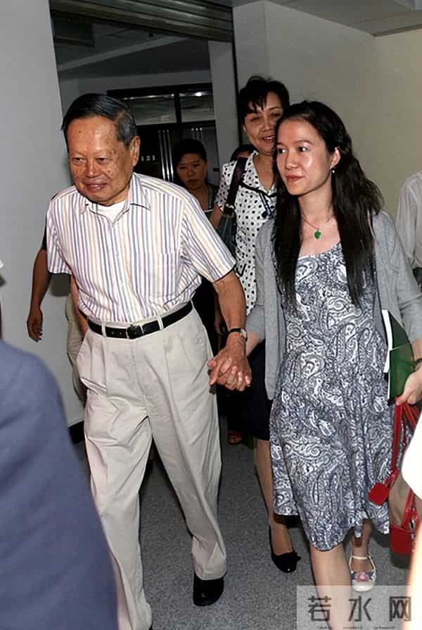 翁帆公开悼念杨振宁，暴露对他的特别称呼，字字暗藏深意