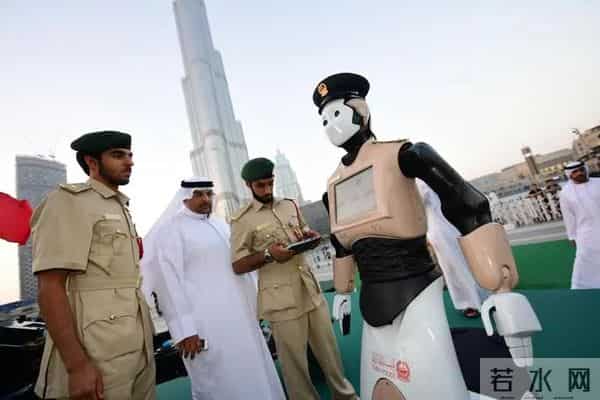 闷声砸千亿，阿联酋的算盘太精：一边抱英伟达大腿，一边造本土AI