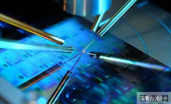 美国突然松口了，对华解禁H200芯片，是慷慨送礼还是另有所图？