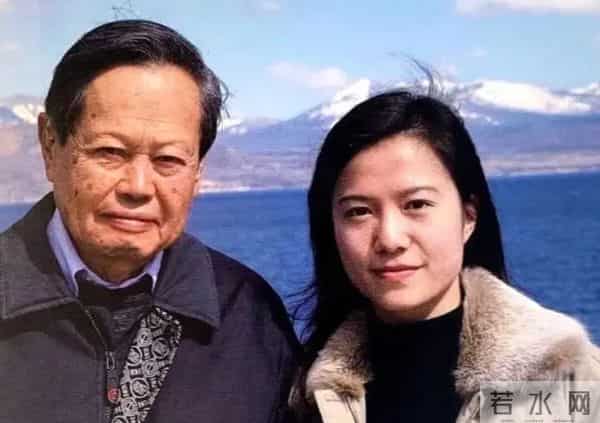 翁帆首次发声追忆杨振宁，数次哽咽，泣不成声，继子杨光诺没说错