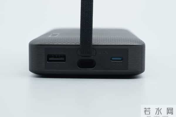 自带线 + 数显屏 + 120W 快充+ 20000mah，酷态科 25 号超级电能块 SE拆解