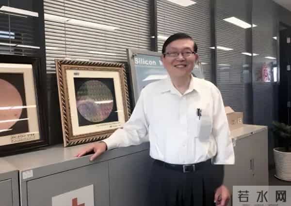 仅差1美元，他误成芯片霸主，同门师弟却弃美回国，誓死突围！