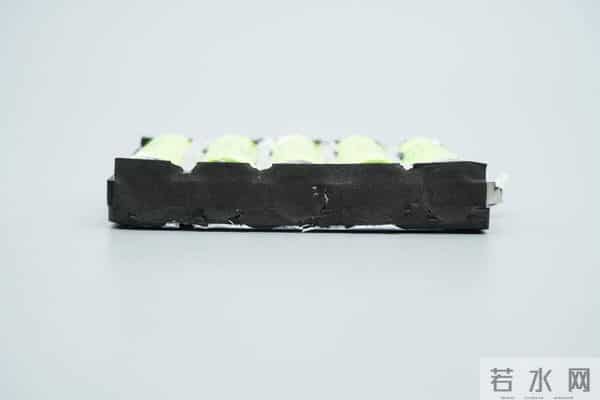 自带线 + 数显屏 + 120W 快充+ 20000mah，酷态科 25 号超级电能块 SE拆解