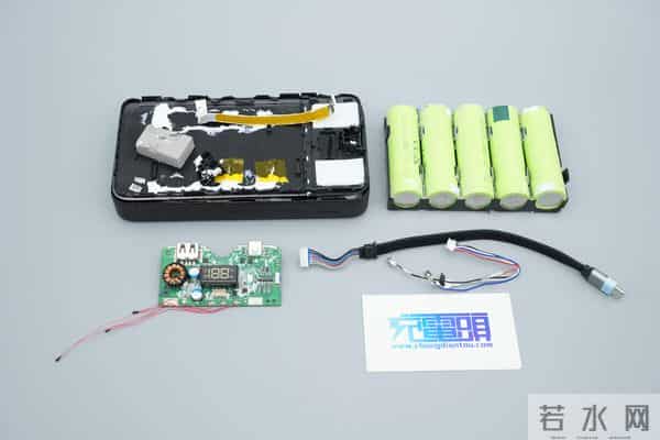 自带线 + 数显屏 + 120W 快充+ 20000mah，酷态科 25 号超级电能块 SE拆解