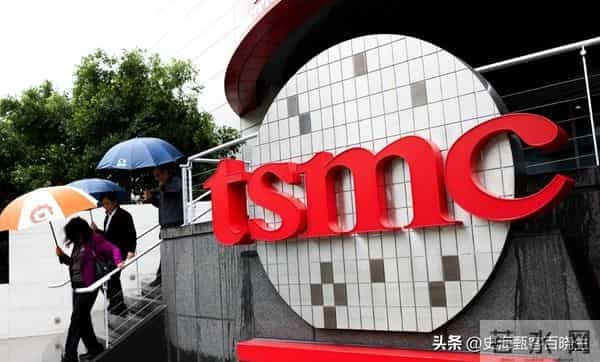 75岁芯片大佬潜逃美国！带核心技术机密，中国半导体暗战再添变数