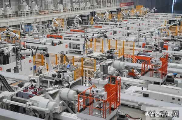 小米首款自产中央空调，光谷下线！