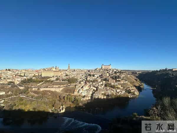 航司年底密集开航新航线，瞄准国际市场抢占客流