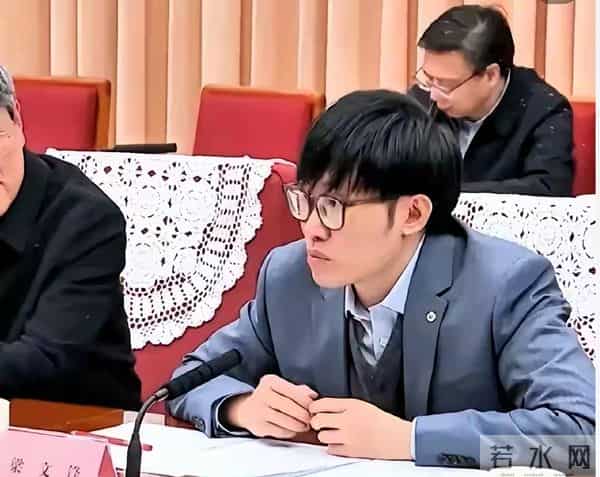 梁文锋的DeepSeek让AI界惊艳，40岁的他引领中国科技发展