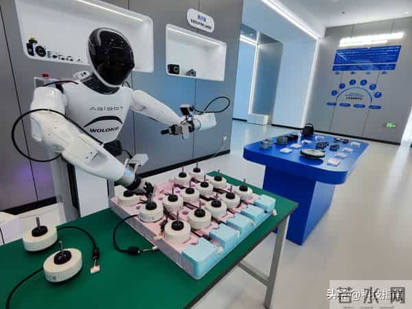 人形机器人爆火背后！核心部件商闷声发财，秘密藏不住了