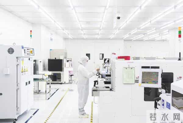 美日荷限制DUV光刻机，我国限制镓和锗，谁受到的影响更大？