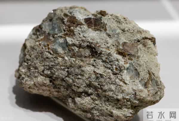 高市准备出王牌：或禁止对华出售半导体制造关键材料