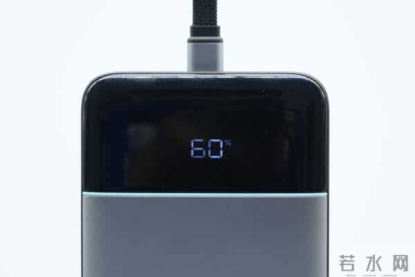 自带线 + 数显屏 + 120W 快充+ 20000mah，酷态科 25 号超级电能块 SE拆解