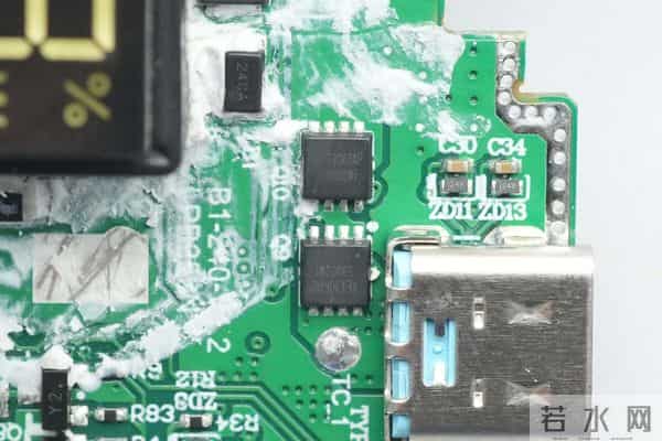 自带线 + 数显屏 + 120W 快充+ 20000mah，酷态科 25 号超级电能块 SE拆解