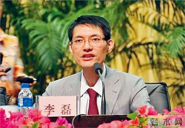 李磊曾经也是青年才俊，从北大转入国防科大博士，家庭背景深厚