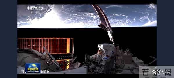 神舟二十一8小时出舱:舷窗裂缝前,人类给空间站装了“宇宙铠甲”