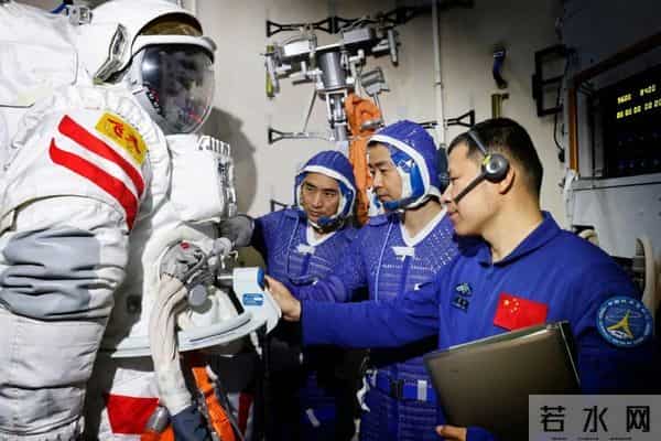 神舟21乘组立大功！空间站传来好消息，大家最担心的事已尘埃落地