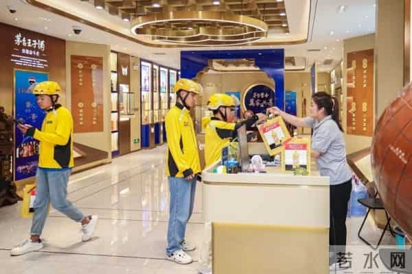 果华米OV荣线下门店大横评：特色服务花样百出，卖不动货却不可或缺