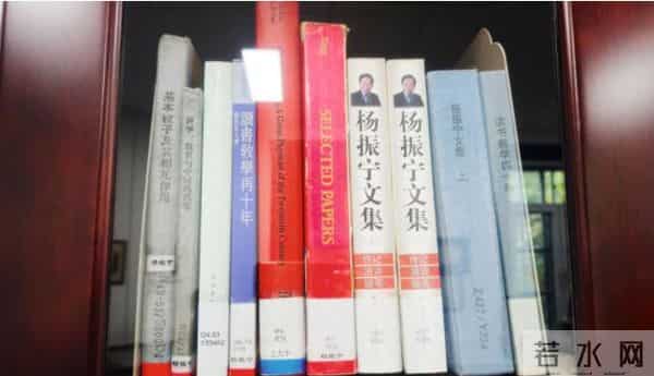 杨振宁：百年求索，赤子之心