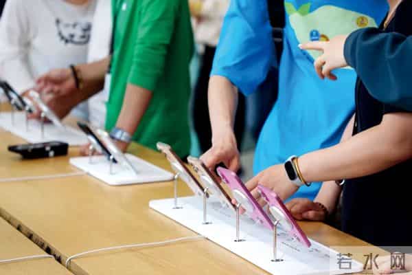 “顶流”，被围剿