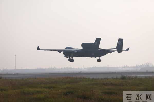 “九天”无人机成功首飞，其最大起飞重量16吨，航时12小时、转场航程7000公里：能承担海岛重型物资运输