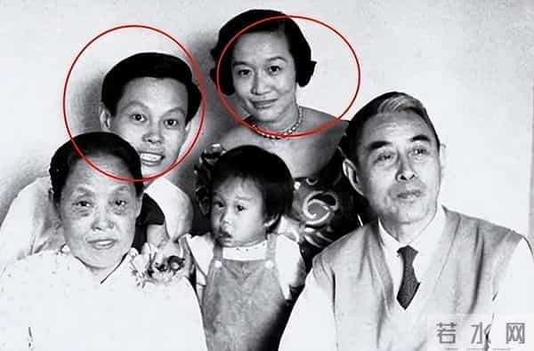 杨振宁去世不到两个月,翁帆发声回忆丈夫,仅凭一个举动口碑暴增