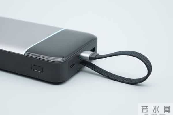 自带线 + 数显屏 + 120W 快充+ 20000mah，酷态科 25 号超级电能块 SE拆解