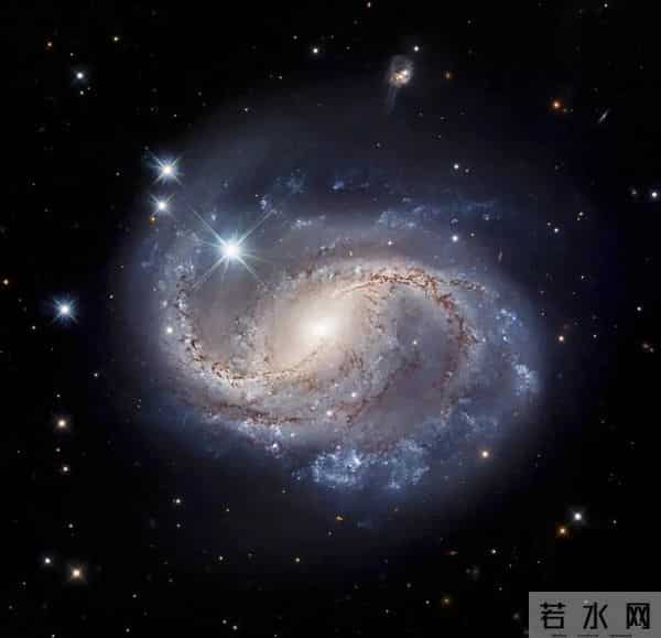 被美国给骗了？航天员出舱巡检神舟二十号飞船：画面还原太空原貌