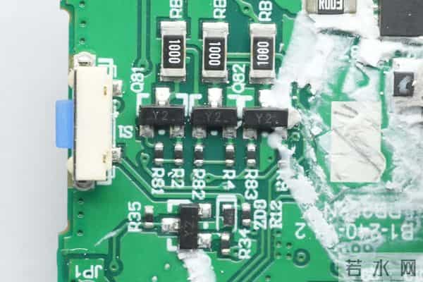 自带线 + 数显屏 + 120W 快充+ 20000mah，酷态科 25 号超级电能块 SE拆解