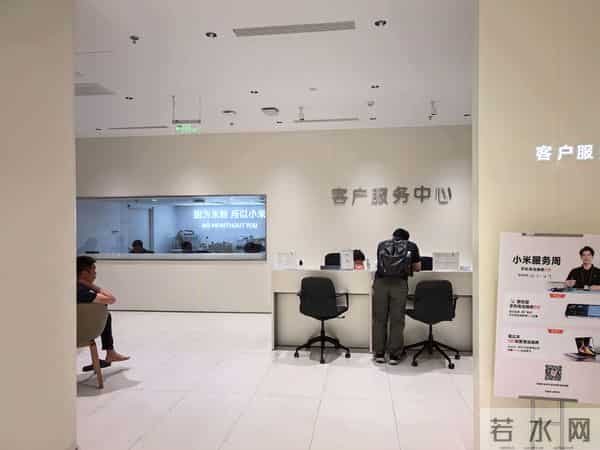 果华米OV荣线下门店大横评：特色服务花样百出，卖不动货却不可或缺