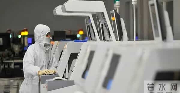 “咬死”ASML，禁止维修光刻机只是开始，轮到中国工程师头疼了！