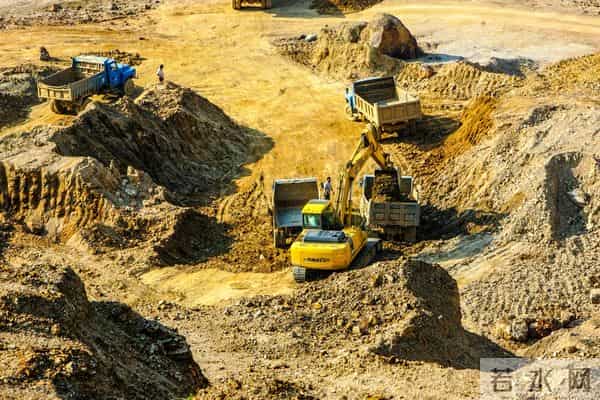 高市准备出王牌：或禁止对华出售半导体制造关键材料