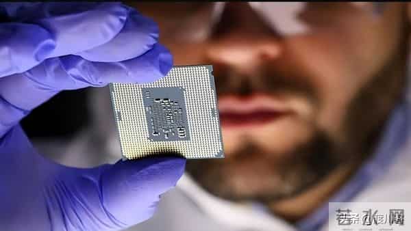 美国突然松口了，对华解禁H200芯片，是慷慨送礼还是另有所图？