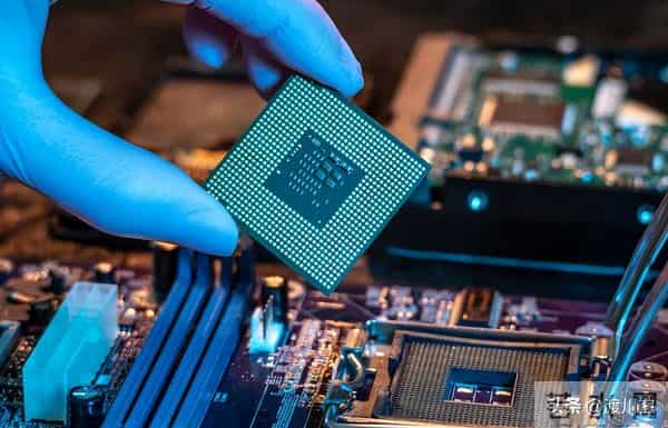 美国突然撤销禁令，允许卖给中国高端芯片，终于发现情况不对了？