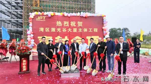 刚刚，国内光纤激光大厂总部大厦封顶！