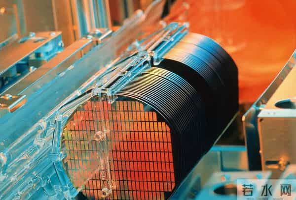 美日荷限制DUV光刻机，我国限制镓和锗，谁受到的影响更大？