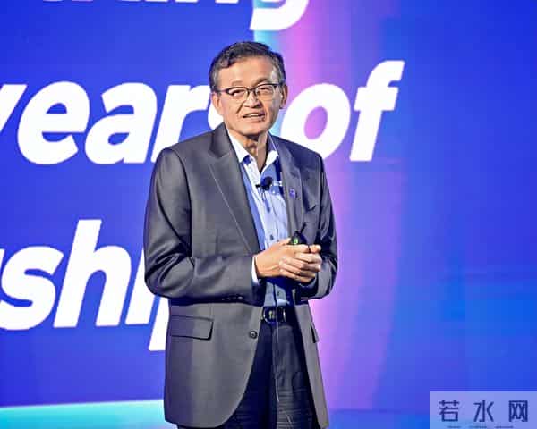 特朗普“空手套白狼”？先赶华裔CEO，再89亿当老板，真相来了