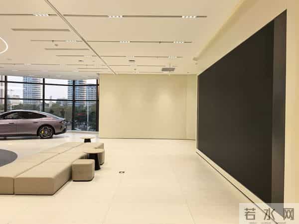 果华米OV荣线下门店大横评：特色服务花样百出，卖不动货却不可或缺