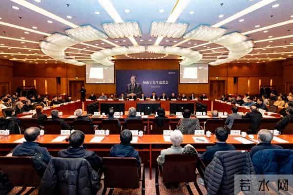 翁帆回忆杨振宁,含泪发言多次哽咽:杨先生喜欢走路,爱好编辑小视频