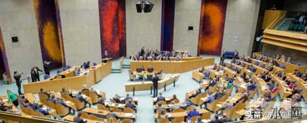 荷兰帮美卡脖子，中方反制断供关键芯片，3 亿库存砸手里慌了神