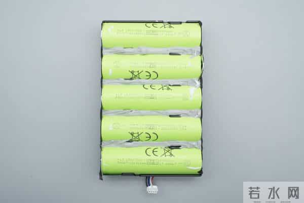 自带线 + 数显屏 + 120W 快充+ 20000mah，酷态科 25 号超级电能块 SE拆解