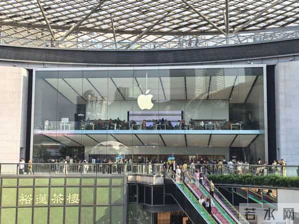 果华米OV荣线下门店大横评：特色服务花样百出，卖不动货却不可或缺