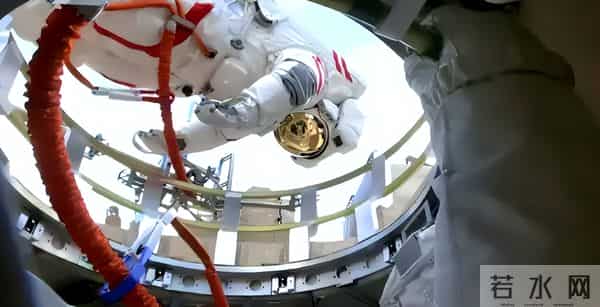 神舟21乘组立大功！空间站传来好消息，大家最担心的事已尘埃落地