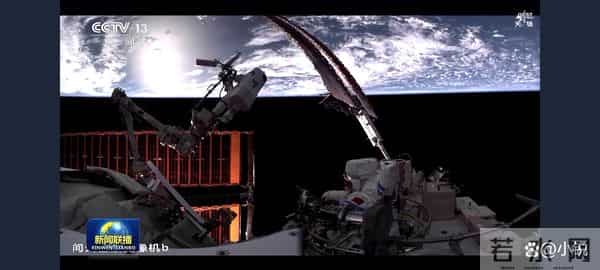 神舟二十一8小时出舱:舷窗裂缝前,人类给空间站装了“宇宙铠甲”