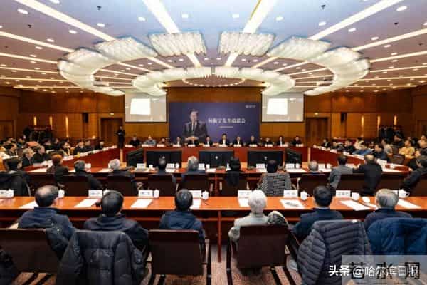 杨振宁逝世后，翁帆首次发声，几度因哽咽而中断