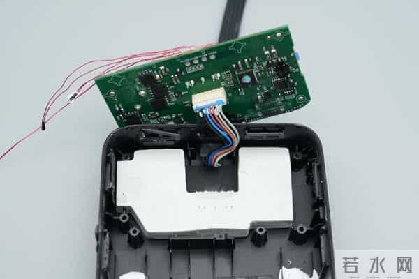 自带线 + 数显屏 + 120W 快充+ 20000mah，酷态科 25 号超级电能块 SE拆解