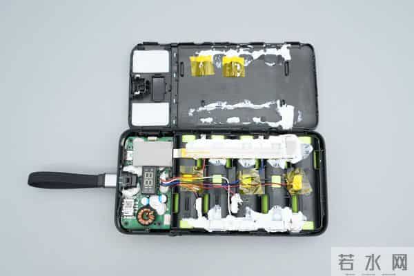 自带线 + 数显屏 + 120W 快充+ 20000mah，酷态科 25 号超级电能块 SE拆解