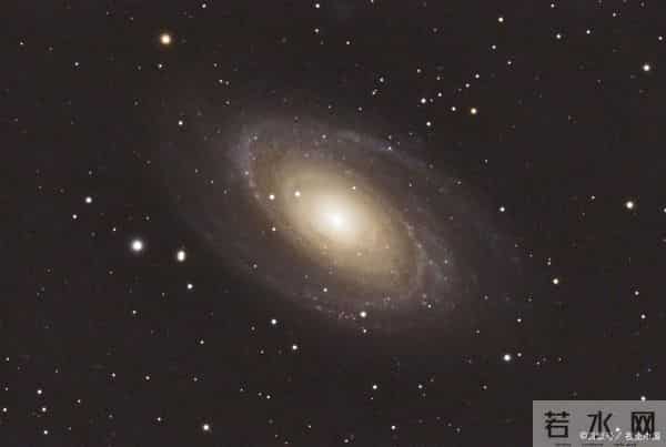 地球,太阳等天体都不运动,而是空间在运动,颠覆科学的空间运动论,空间的起伏波动造成了视觉错觉,就像漂浮在海浪中的树叶一样!