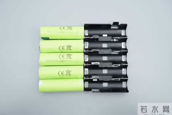 自带线 + 数显屏 + 120W 快充+ 20000mah，酷态科 25 号超级电能块 SE拆解