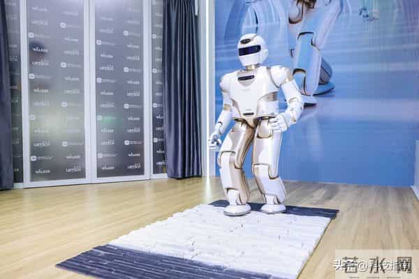 人形机器人爆火背后！核心部件商闷声发财，秘密藏不住了